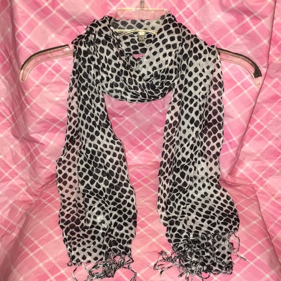 🎈SALE🎈🧣SCARF #11 “BLACK DOTTY”🧣 - Picture 2 of 7